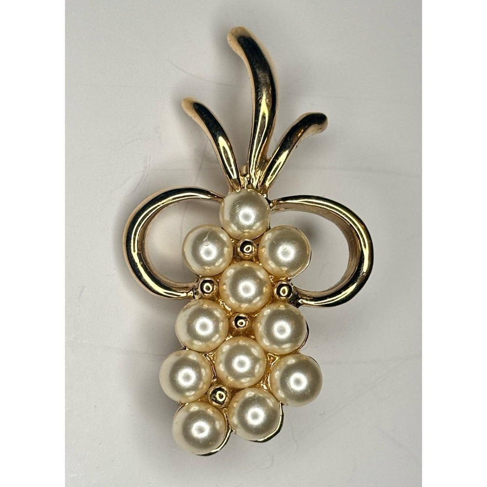 Vintage Gold Plated Pineapple Brooch with Faux Pearls